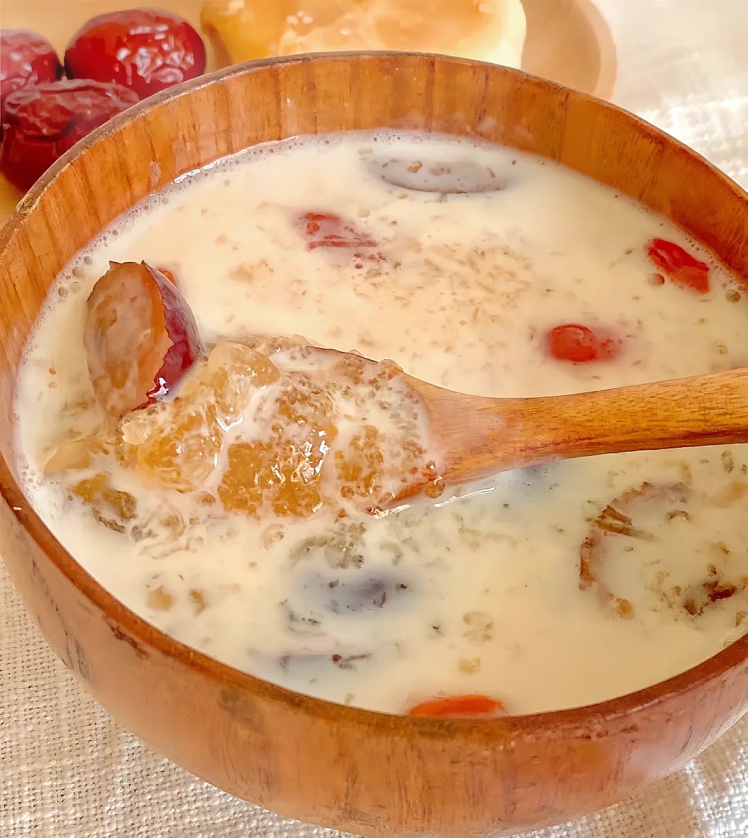 桃胶雪燕炖牛奶 经常熬夜的姐妹们,一定要看过来!