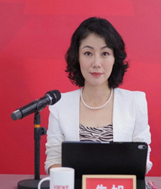 如今,随着万科管理层大换血,这位曾经的"打工皇后