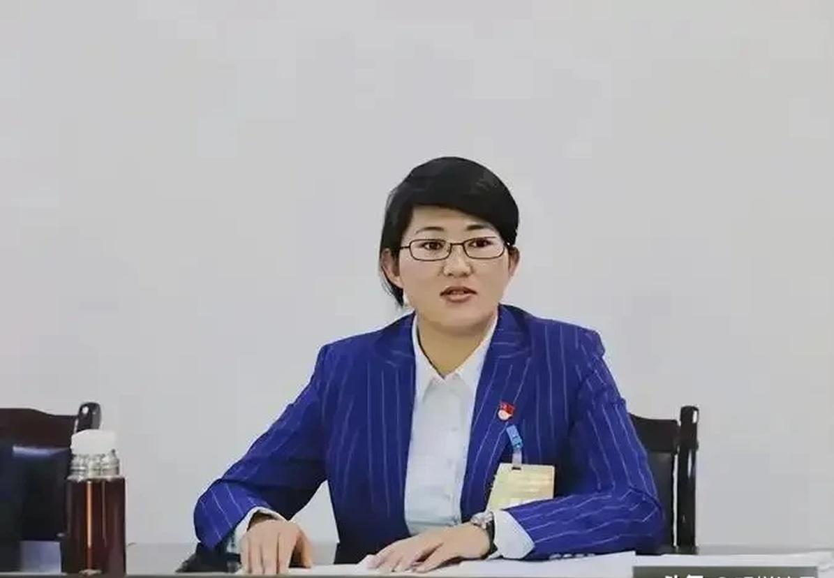 这个女干部单从面相看就非善类,她把六项纪律竟全破了遍
