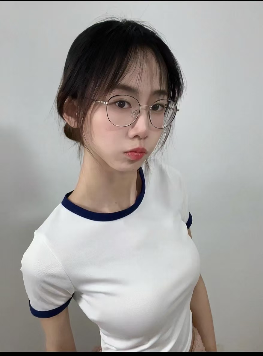 漂亮的眼镜小姐姐