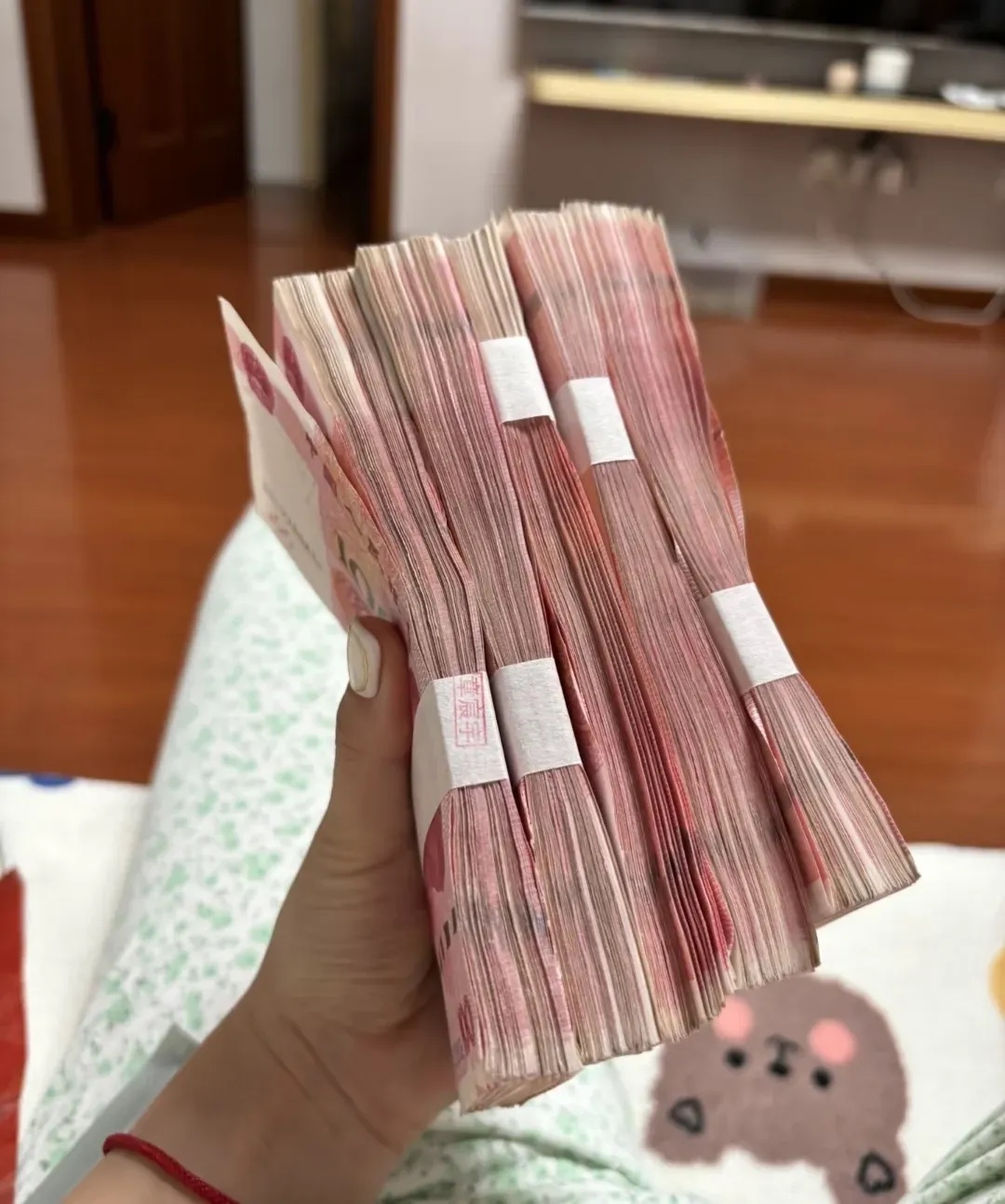 我想问下 结婚办酒席收到的礼金 是应该小两口收着