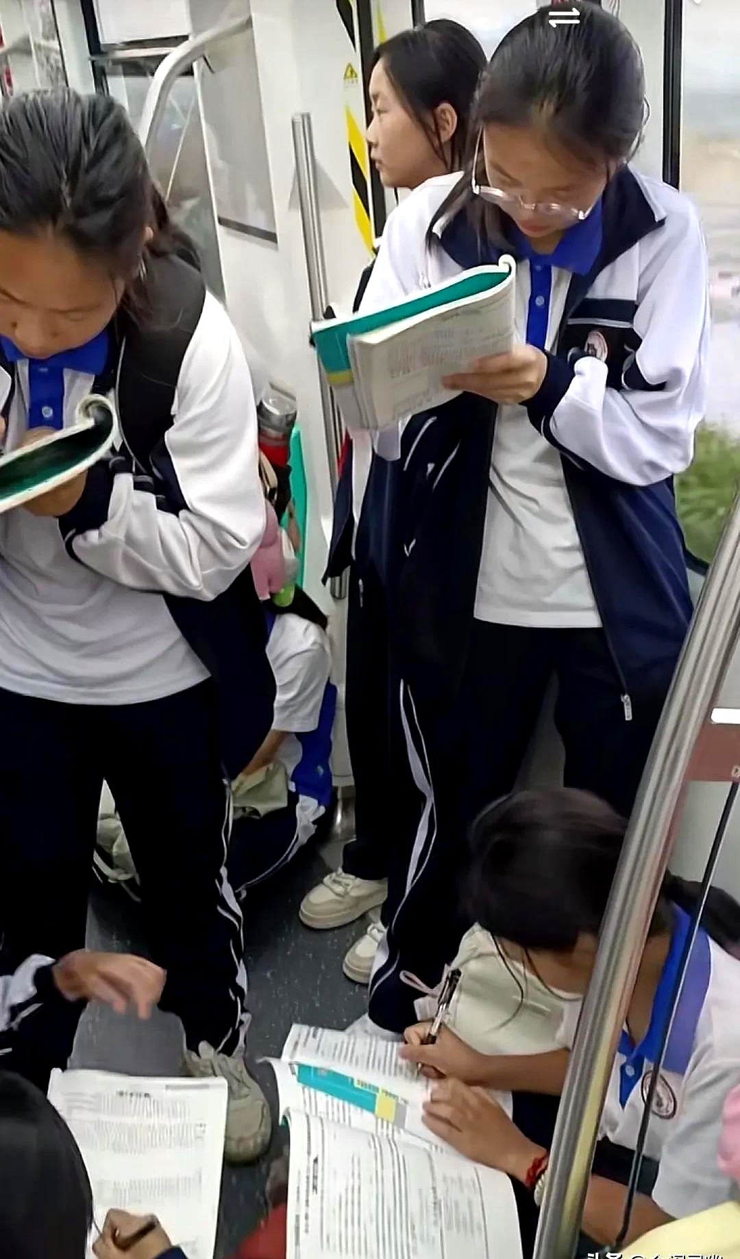 高中  三年的布局  高一,从学生入学起,就要全力以赴提高数学和英语