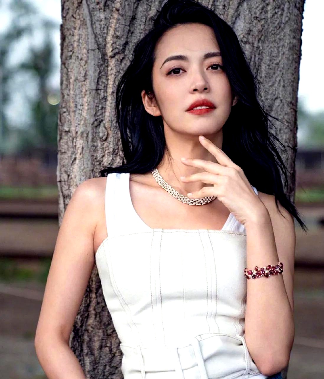 最近渣女这个词在社交媒体上引发了不小的热议许多女明星因此被