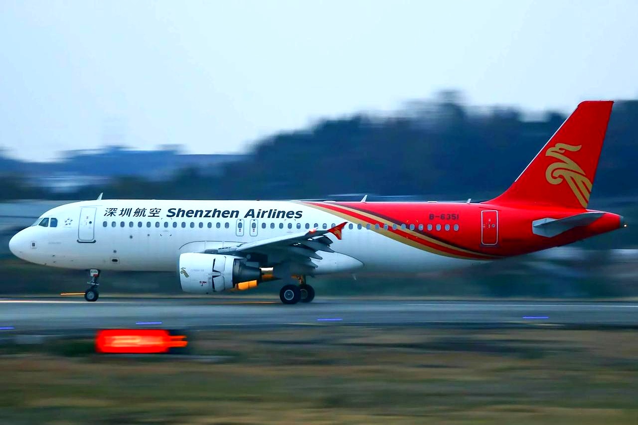 盘旋原因是目的地机场深圳宝安天气采詈 空客320