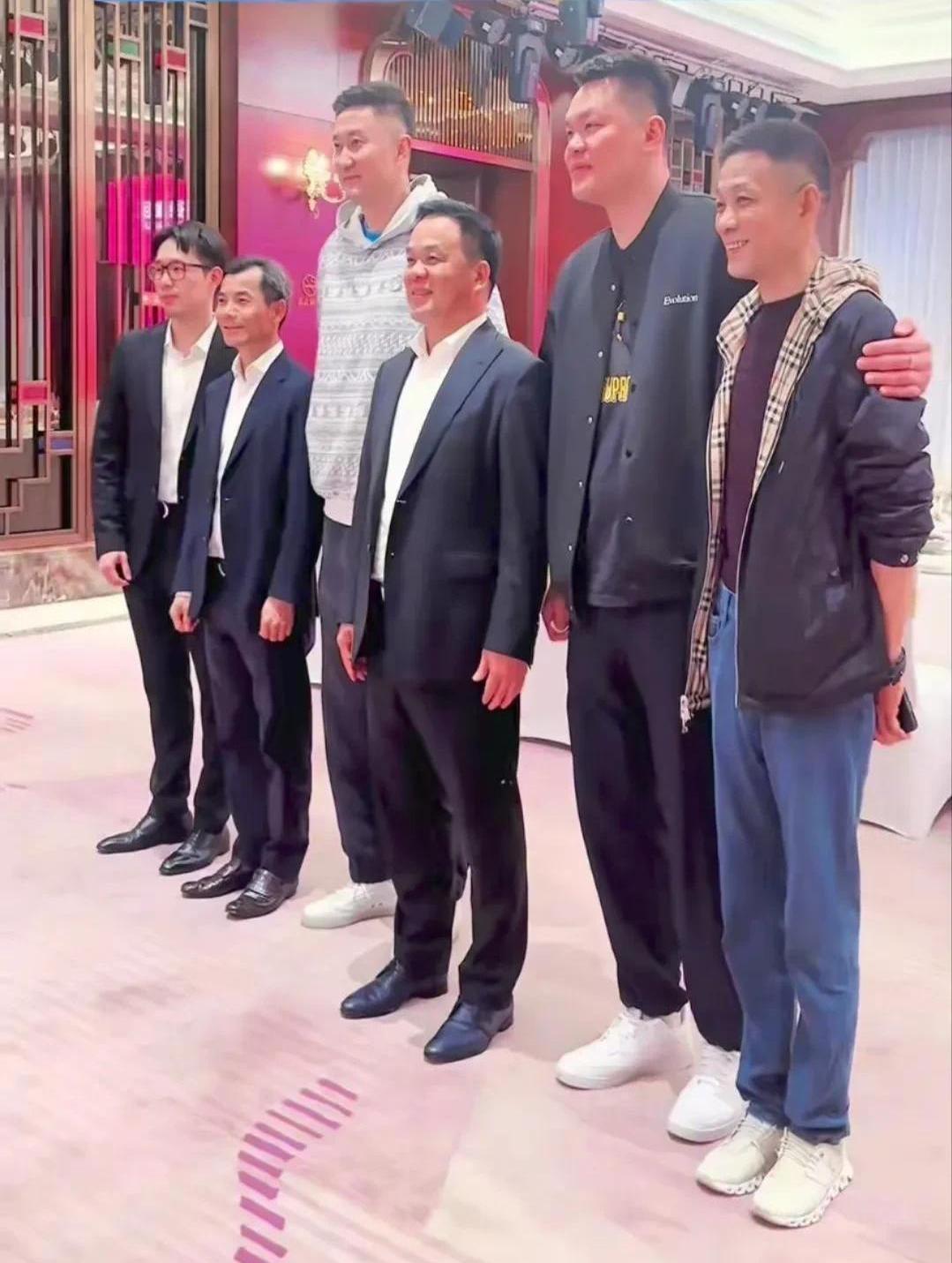 广东宏远篮球俱乐部昨日在东莞松山湖华美达酒店举办了一场重量级联谊