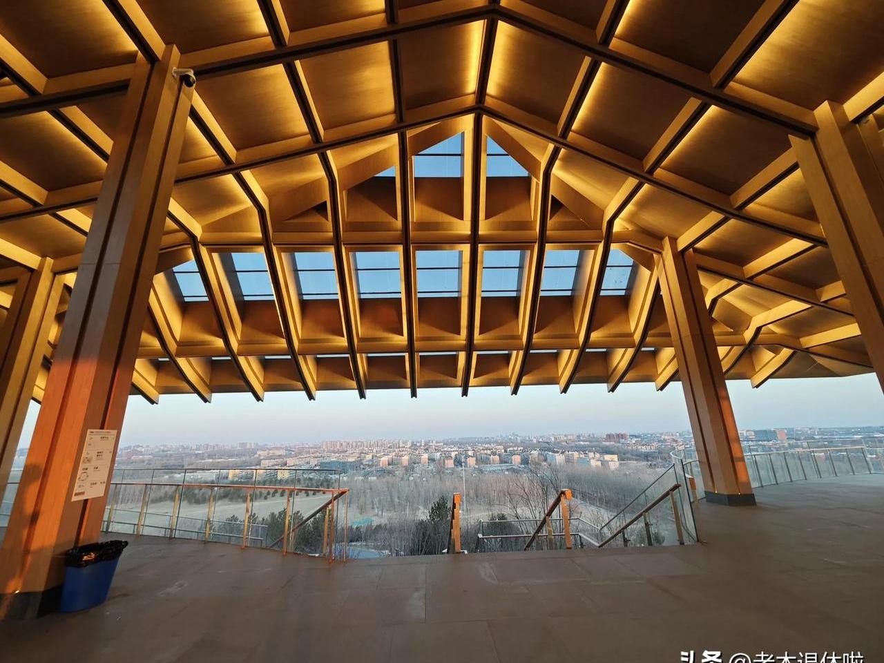 能看到南苑湿地公园全景,南中轴区域风貌也尽收眼底