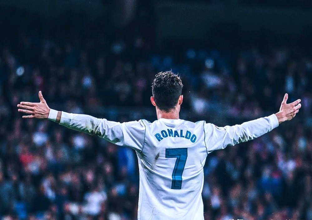 敬礼c罗微信朋友圈背景图c罗照片背景图c罗自律微信背景图加文字c罗