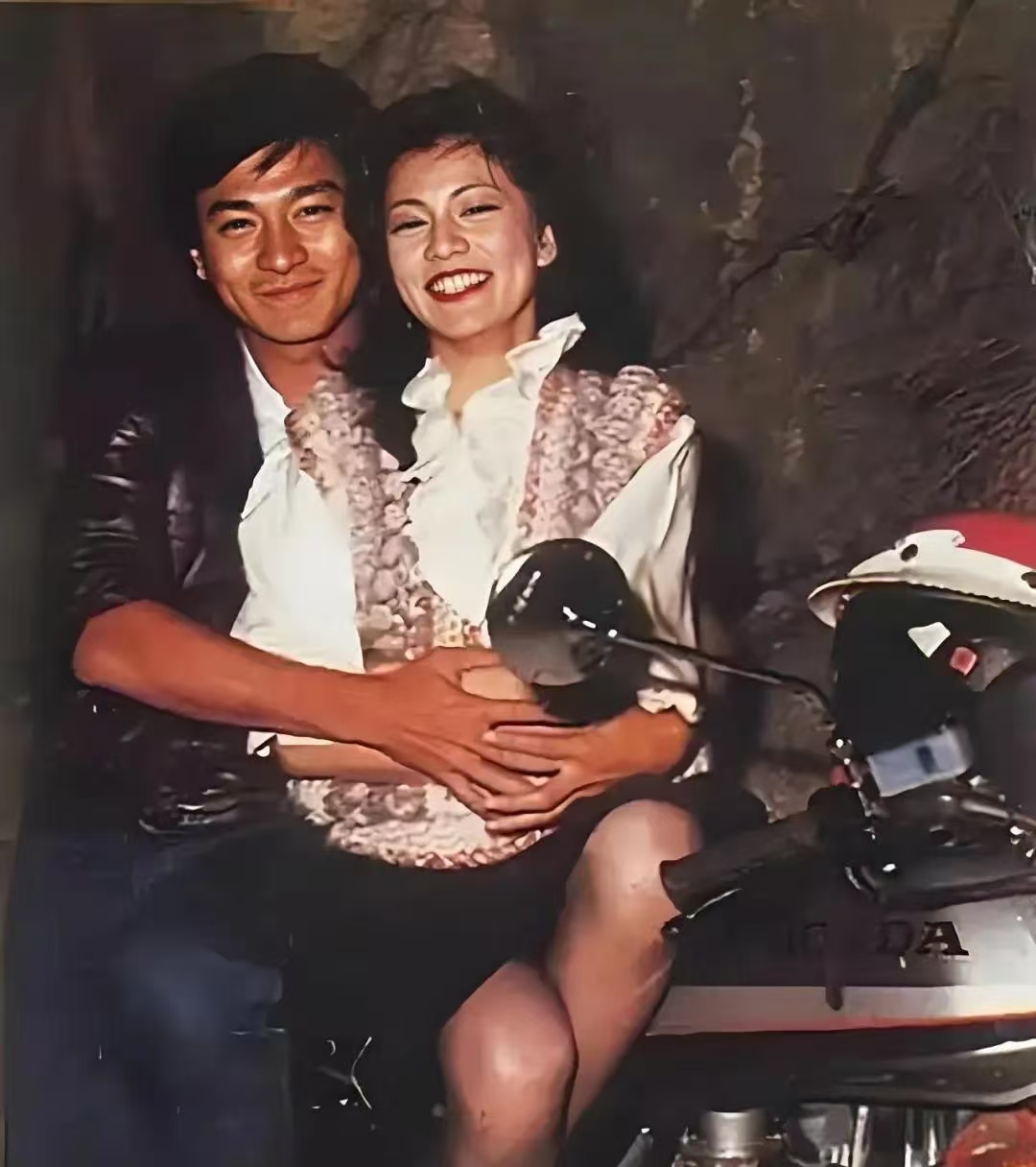 一张偷拍照足足翻了香港80年代的天