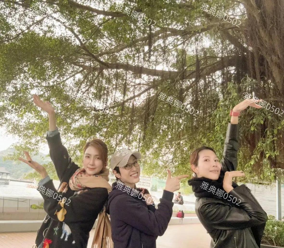 蔡少芬晒与好友洪欣陈法蓉在香港赤柱海边游玩的照片