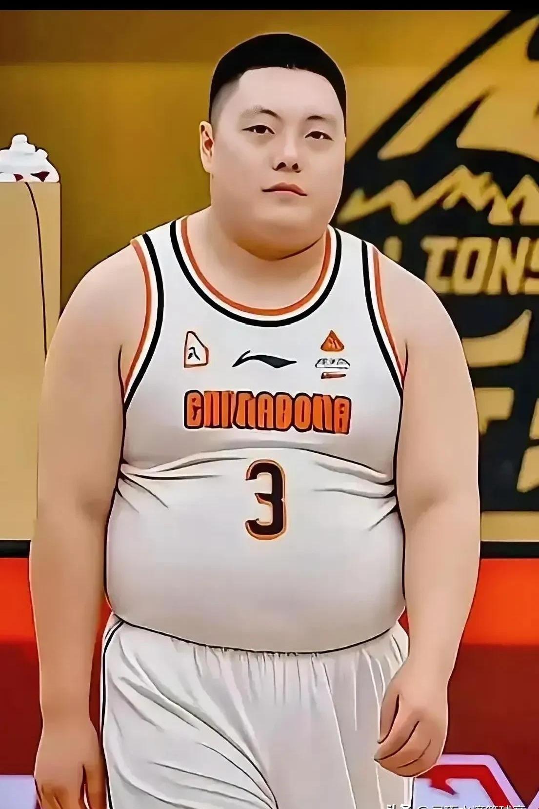球迷认为广东东阳光之所以负于上海久事是因为球队缺少了一个大胖子
