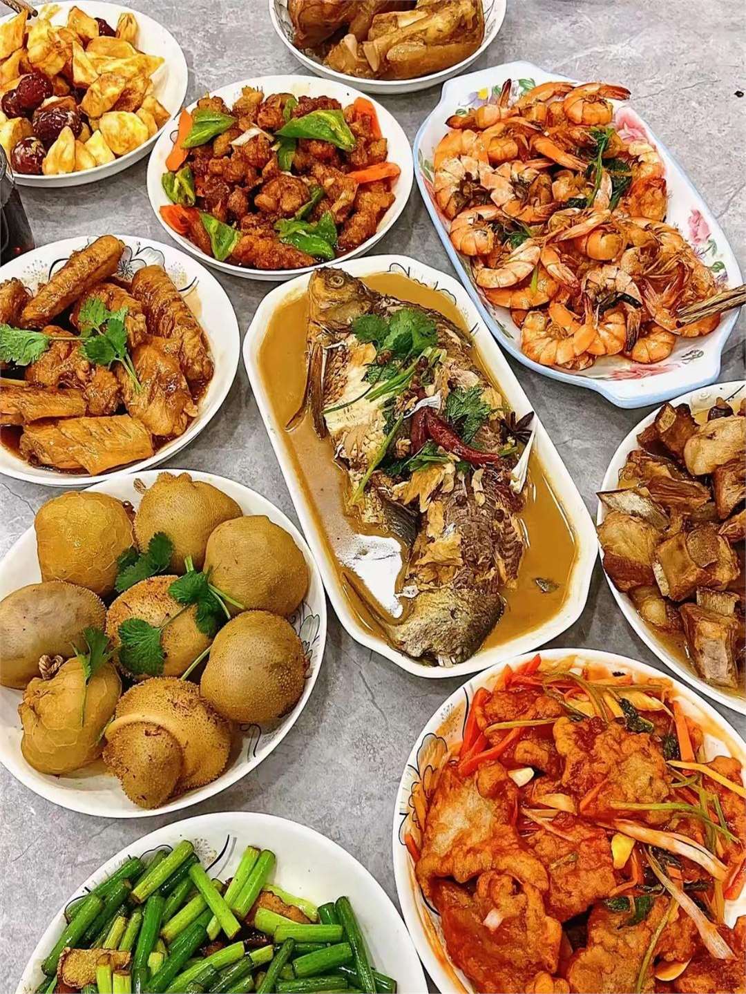 我们三个人过年,大年三十做了十个菜,寓意十全十美