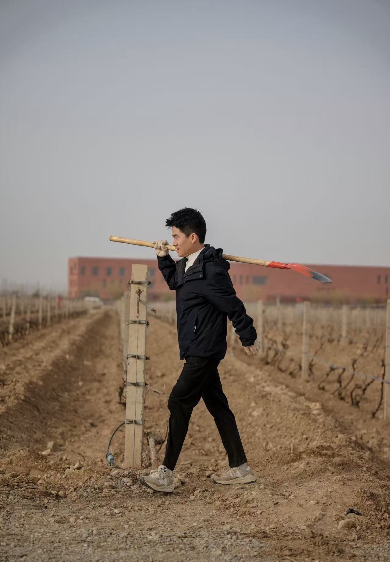 土地给我们深刻的经验,就是保持勤奋,同时保持耐心