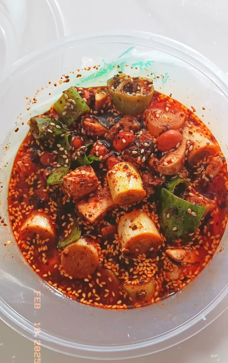 昨天老公下班回来,买了点凉拌兔丁