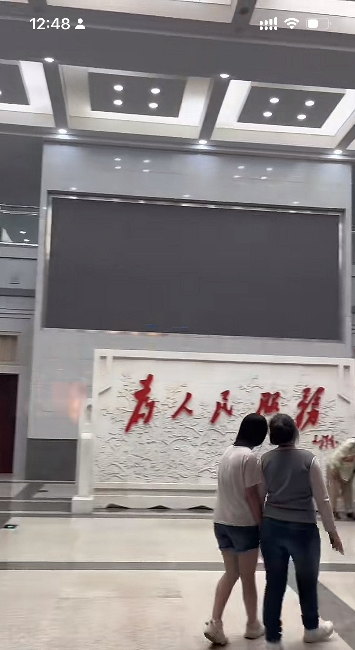 荣昌这边的政府大楼就这么牛,全天不打烊!