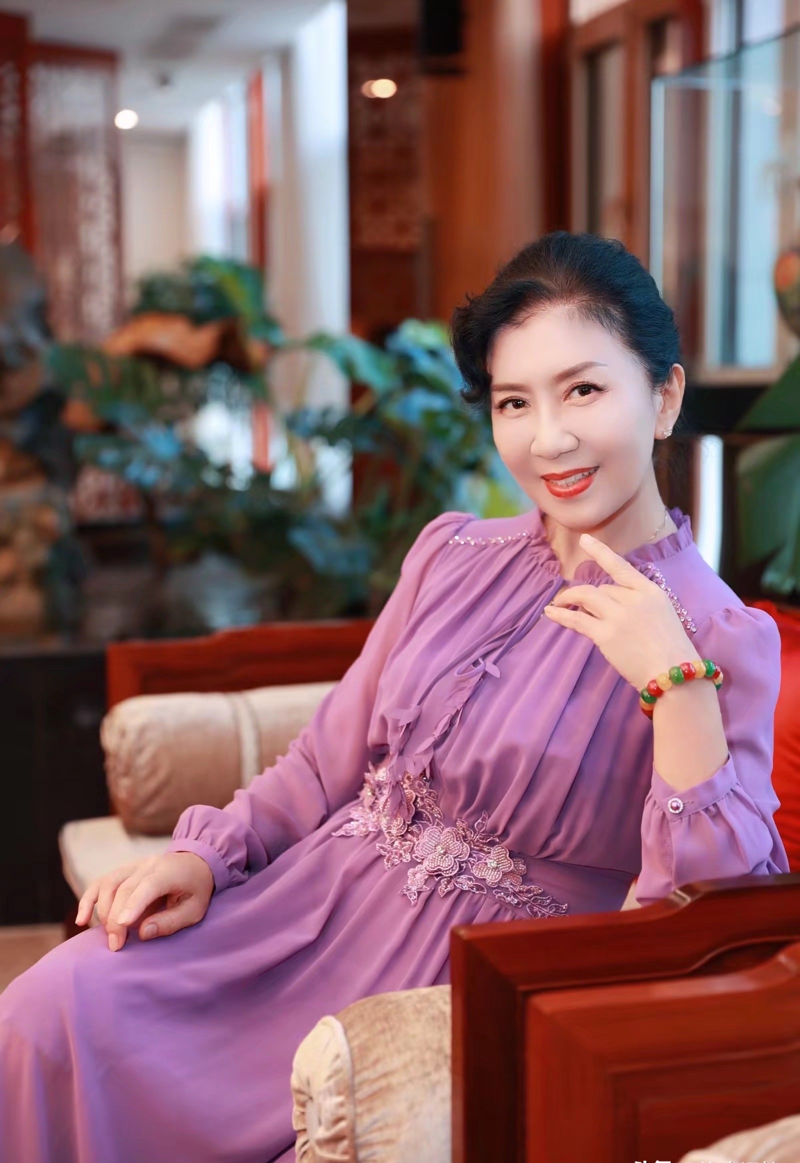 和老公一起逛超市,走到水果那儿时,一眼就被那些削