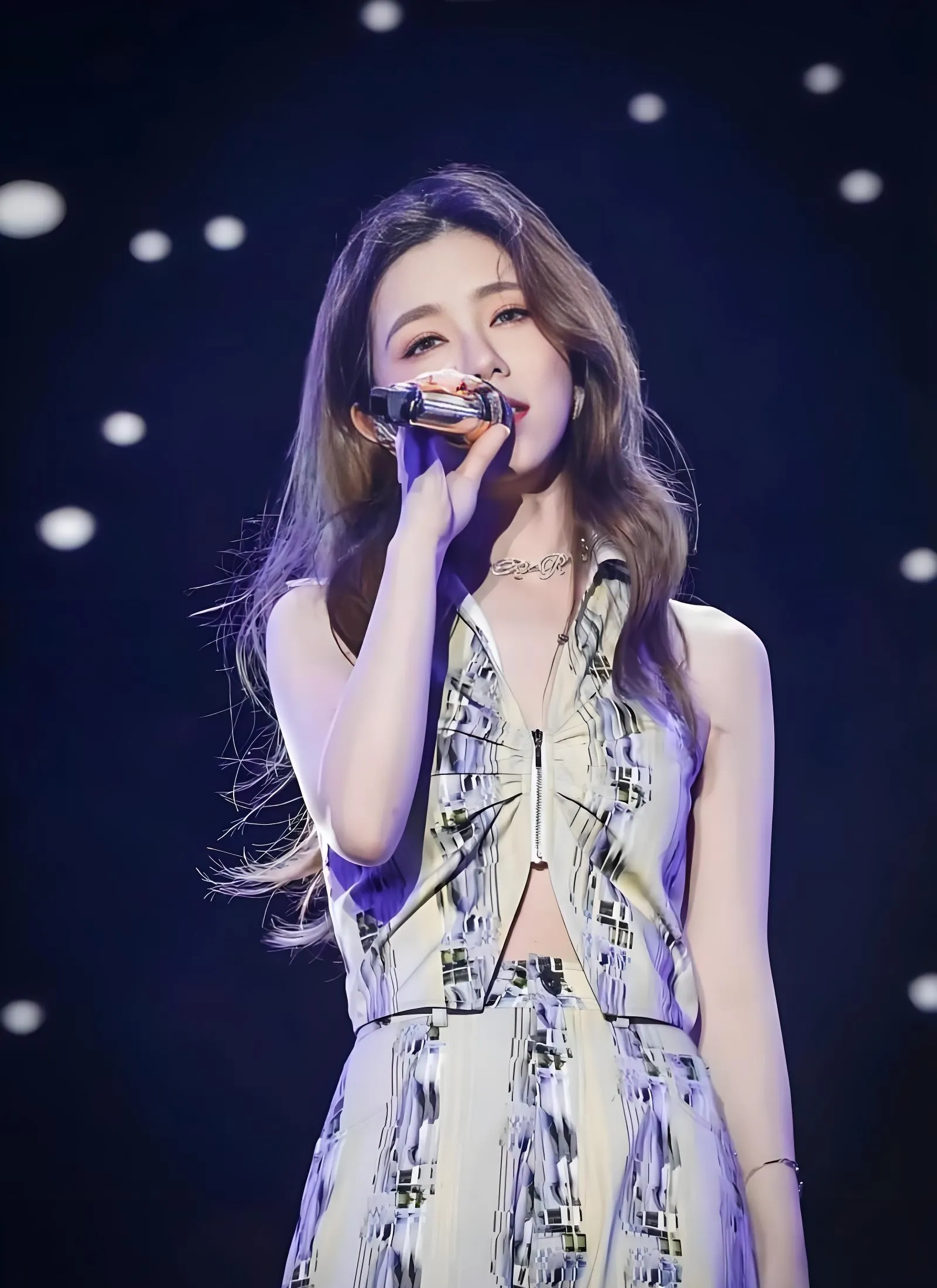 邓紫棋为什么被封杀