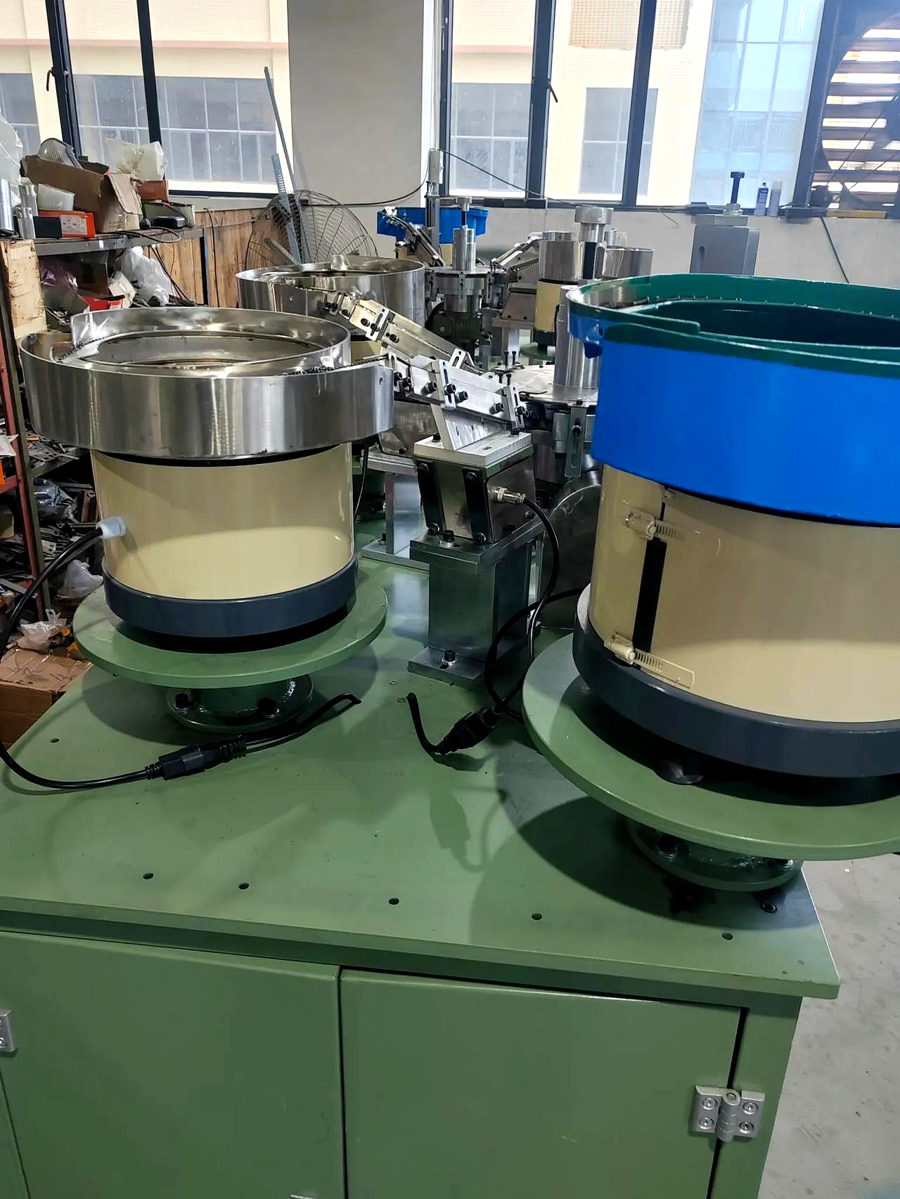 招学徒,5-6千工资包吃住,还交社保.转正后工资过万