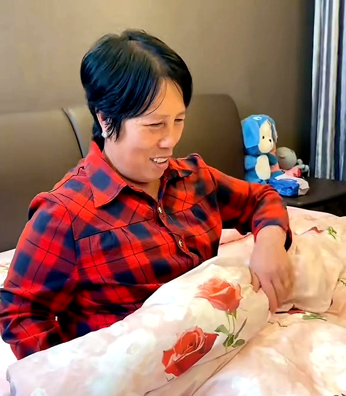可她转眼又说婆媳关系融洽从不让婆婆知道这些糟心事 因