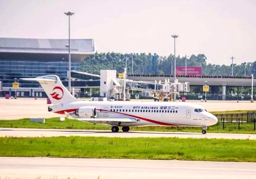 据悉该飞机正执飞桂林至揭 汕头揭阳机场汕头飞机场视频