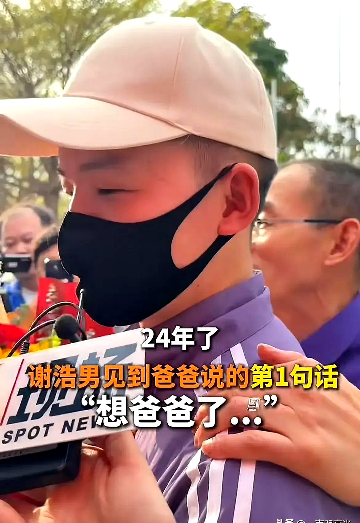 但当他摘下帽子和口罩后,说不出的感觉,似乎整