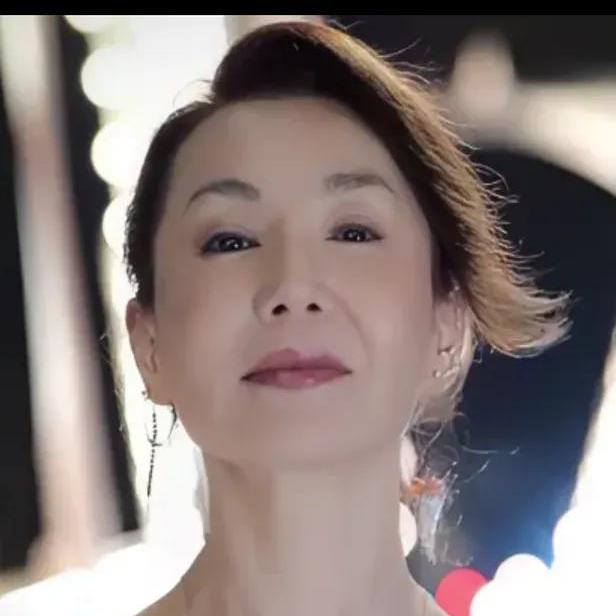 不知道大家前段时间在网上看到了没有,一位长得像张曼玉的女生爆红