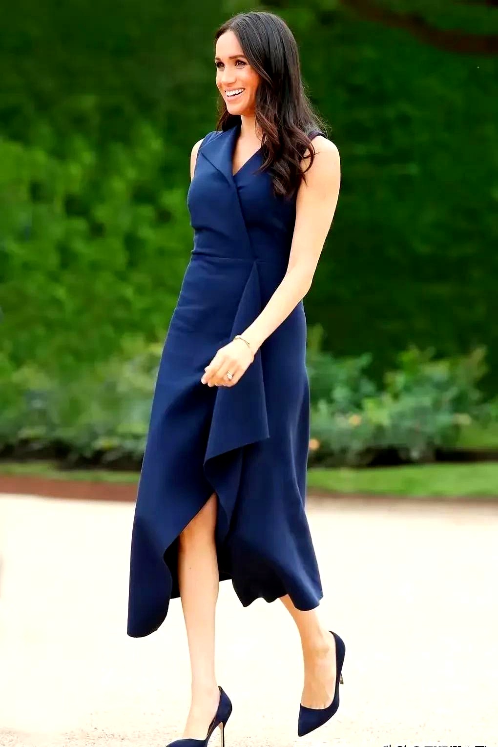 今天在网络上盘查到英国王室梅根王妃的许多亮照