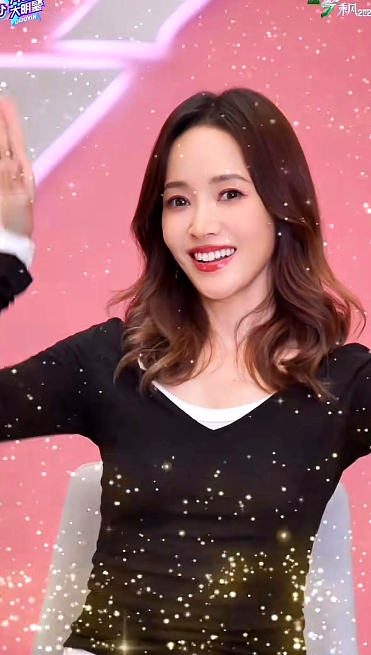 以前的侯佩岑总是给人一种高高在上的感觉,仿佛她的生活和我们完全