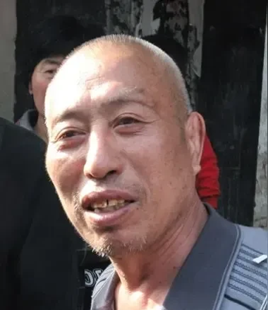 他和赵振裳是老伙计,住得近,关系铁,年轻时还一起跑去延安打工