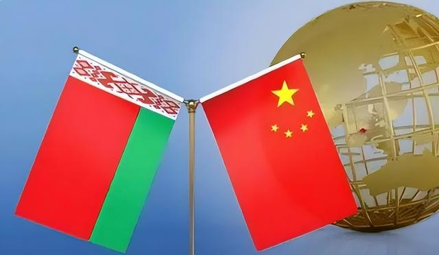 西方制裁大棒挥向白俄罗斯,这个夹在强权之间的内陆小国,却意外玩转了