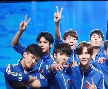 17岁的王一博那会儿在争当天天小兄弟时,还有王嘉尔,吴磊,曾舜晞