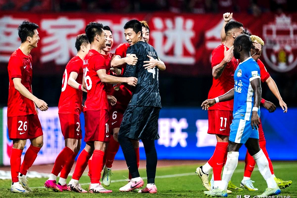 关于中超梅州客家1-2天津津门虎阿代米传射建功哈达斯破门的信息