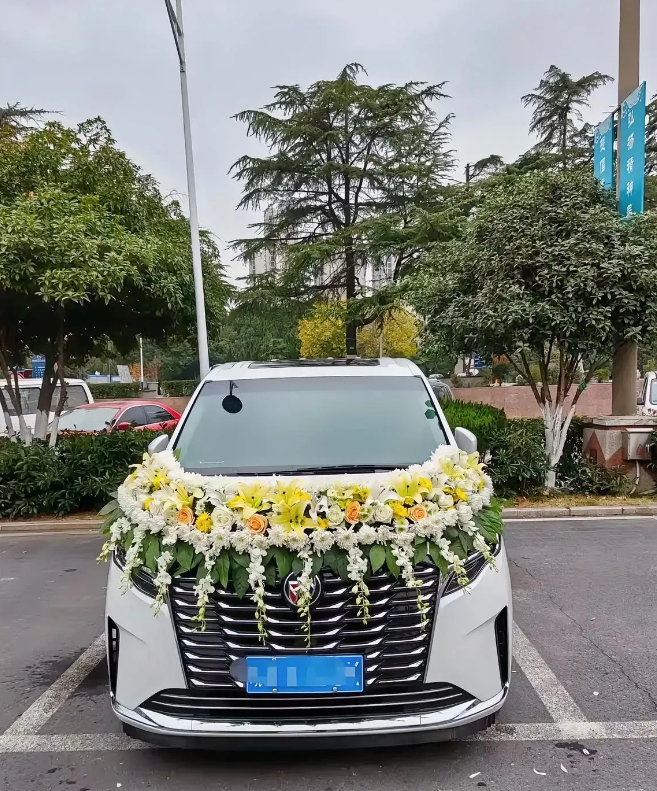 他女婿二话不说,直接开自家车把遗体拉了回来,只