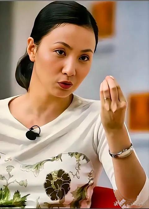 "  1983年无锡盛夏,11岁陶虹被北京花样游泳队选中