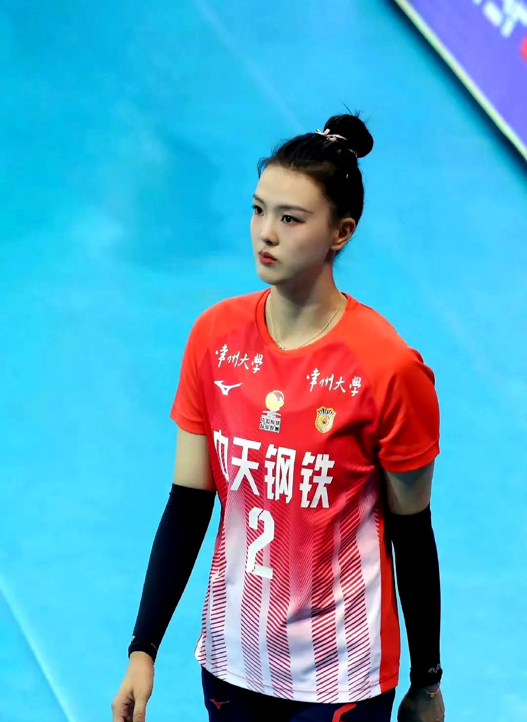 "六边形战士"张常宁助攻江苏女排勇夺联赛冠军,赛后泪目连线因伤缺阵