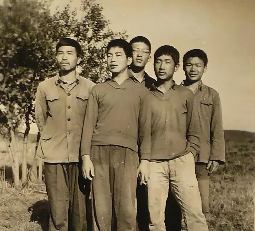 70年代左右,上海的一个男知青为了回城,抛下了他的傣族女朋友