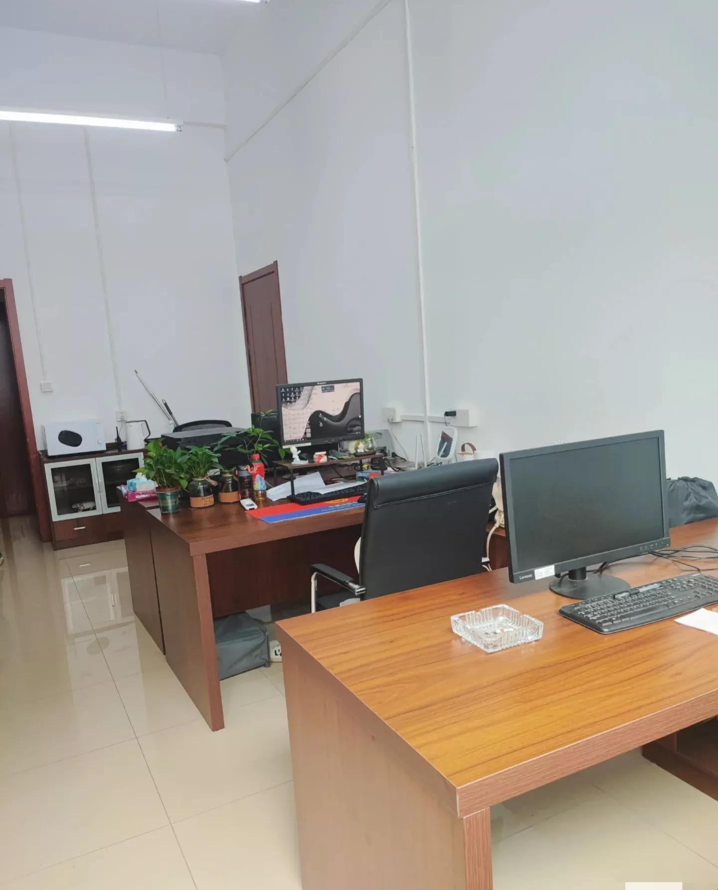 在职场中,尤其是在刚入职的阶段,与同事之间的关系