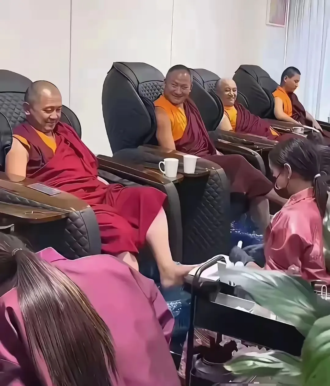 做超度法事找和尚与尼姑-老和尚和小尼姑结局预测