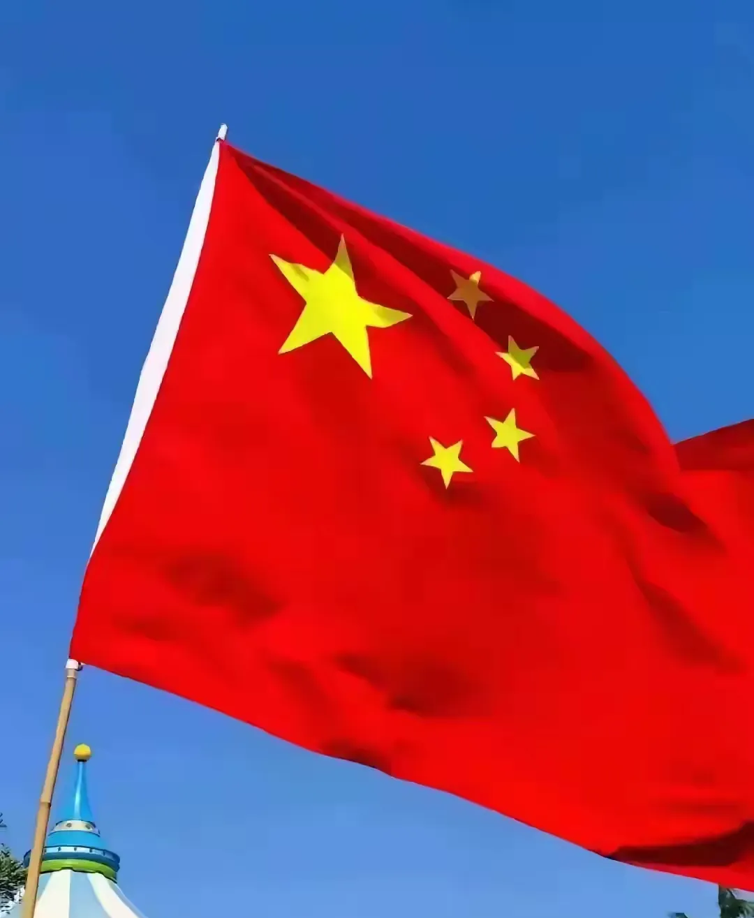 可你别忙着鼓掌,回头看看东方巨龙正默默埋头建设,003航母的甲板都在