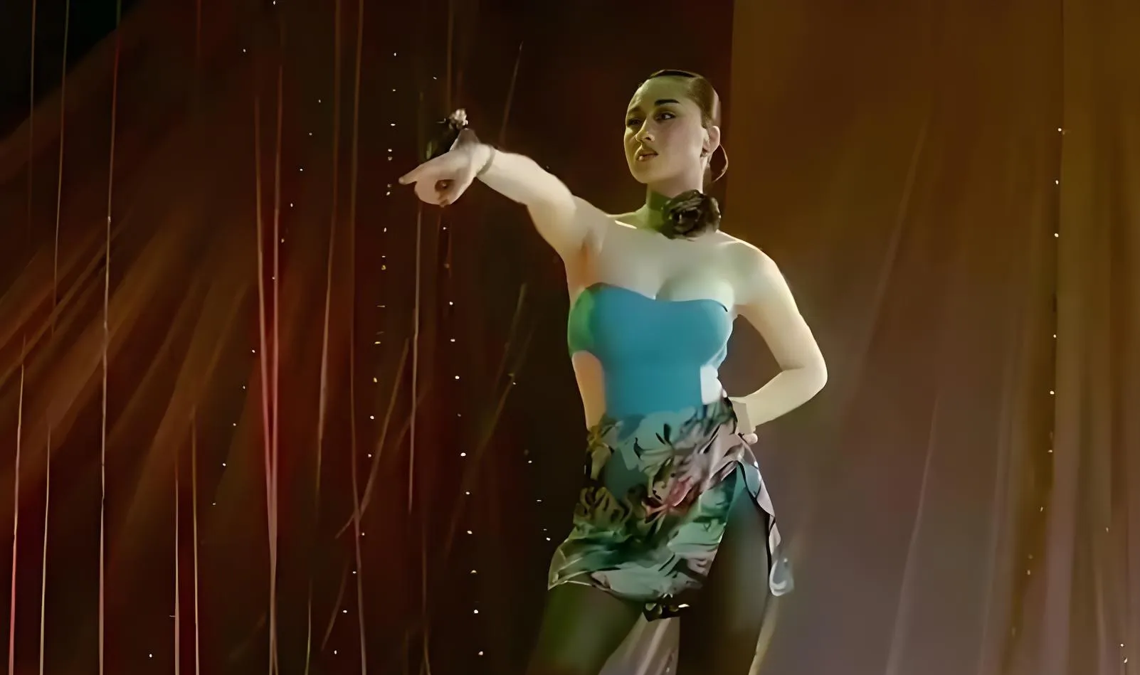 这玩意儿你看了不来气?真能炸裂!就那照片里的天体,是不是假的?