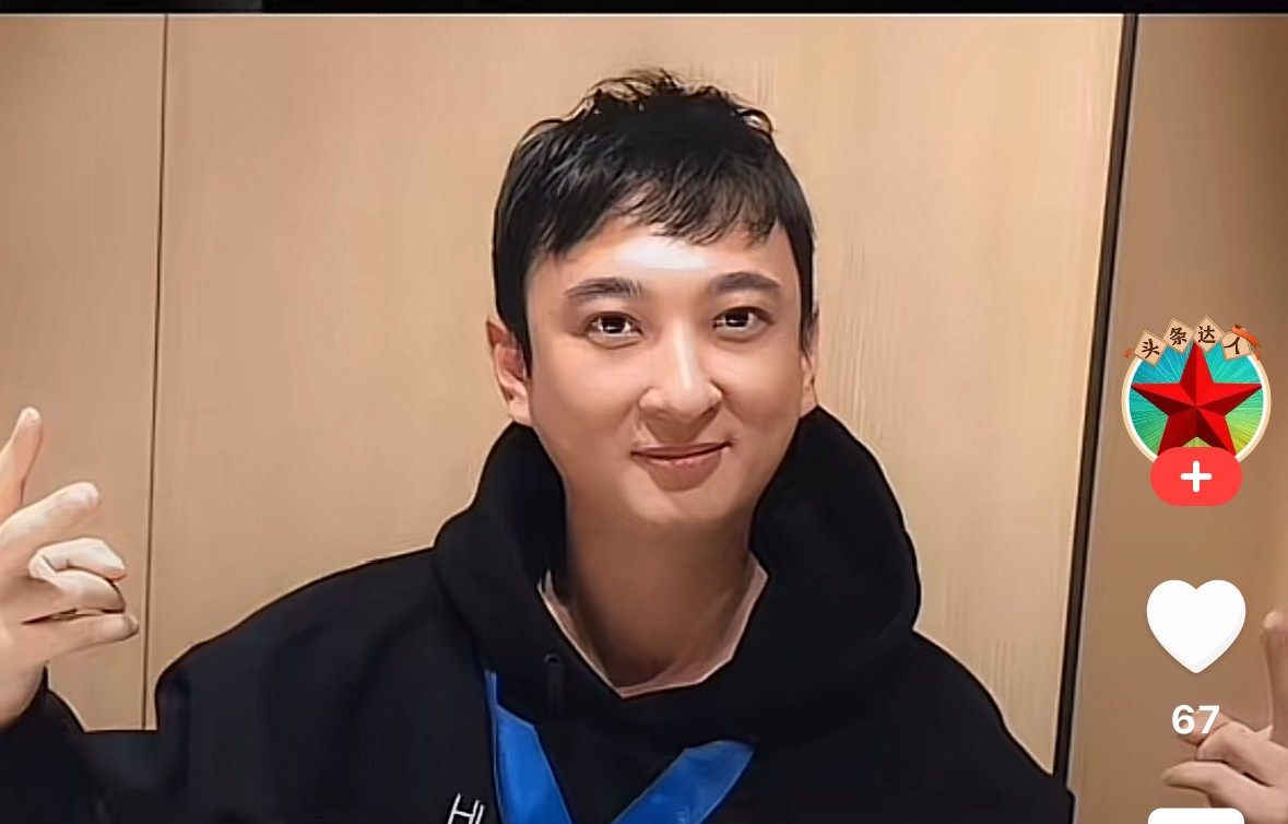 很多人都怀疑闪闪不是王思聪的,黄一鸣一生气,发了她和王思聪的聊天