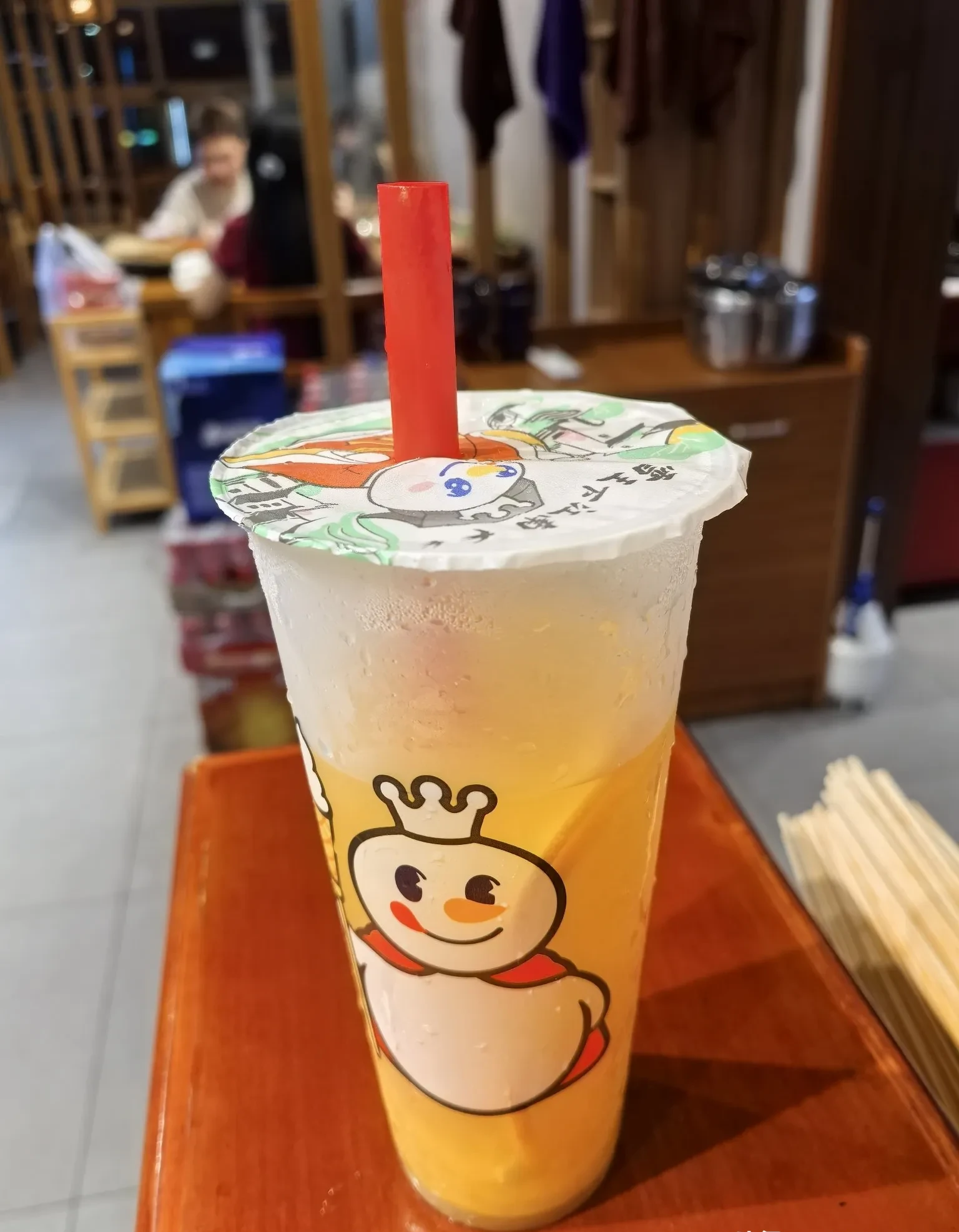 今天串串店离职的小帅哥来找我们了