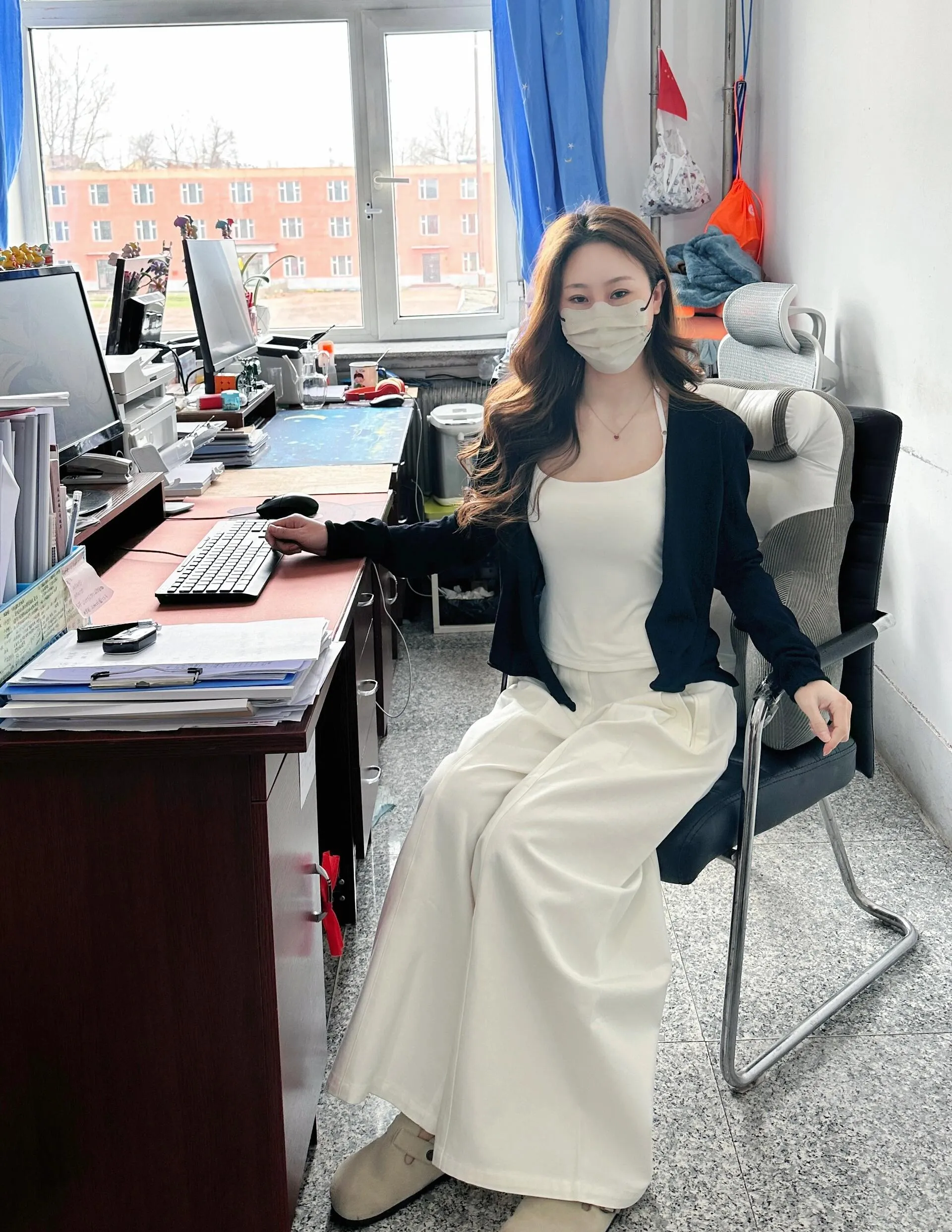 那会儿我还年轻,眼睛亮得跟探照灯似的