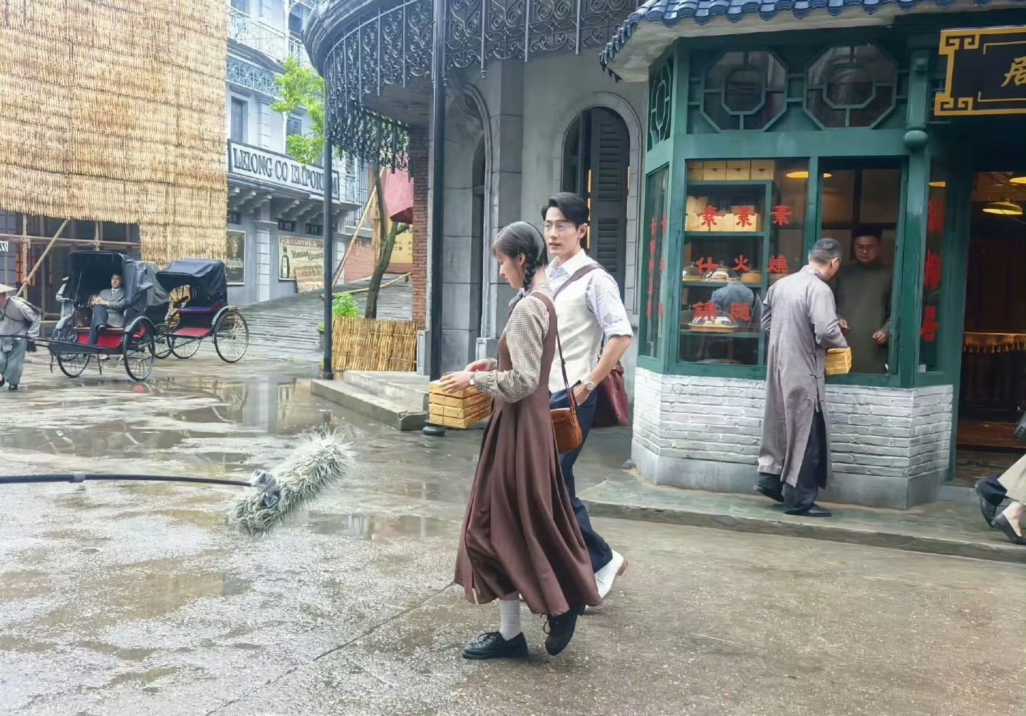最近肖战新剧的路透照一出,评论区直接炸开锅
