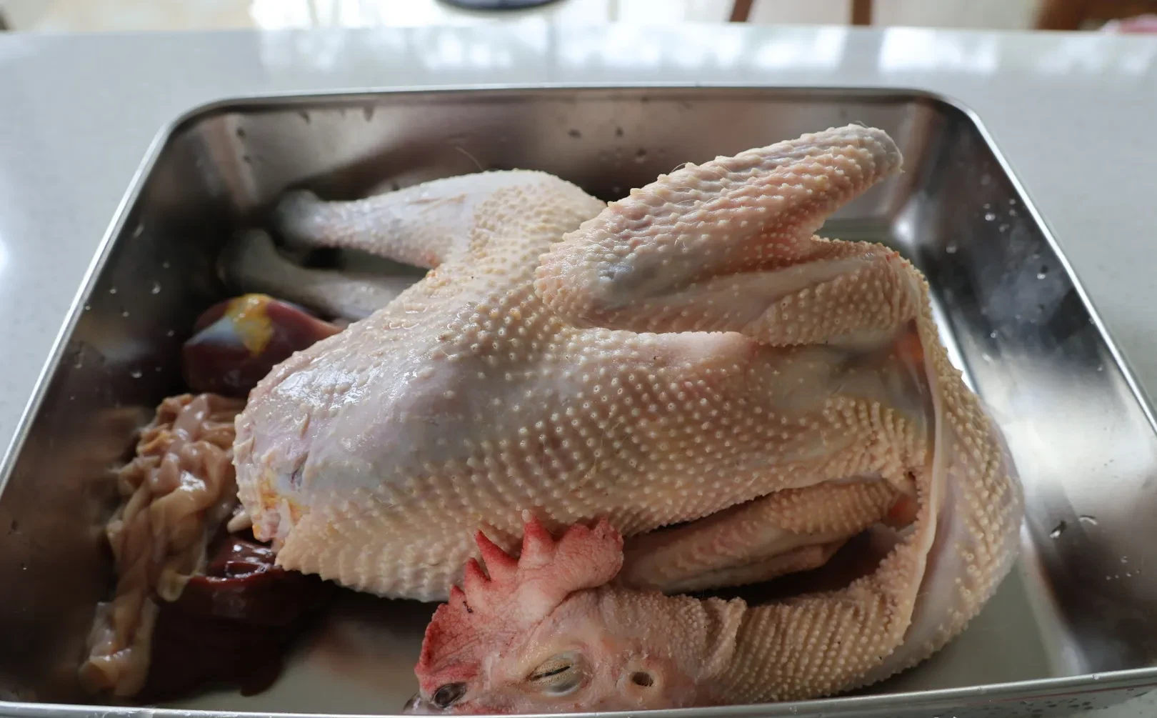 我问他连续宰3天能宰多少只?他不假思索地说,可以杀190只