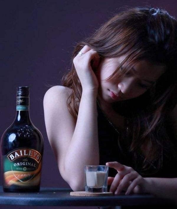 尤其是晚上,月亮一出来,所有的思绪都不受控制地开始翻滚
