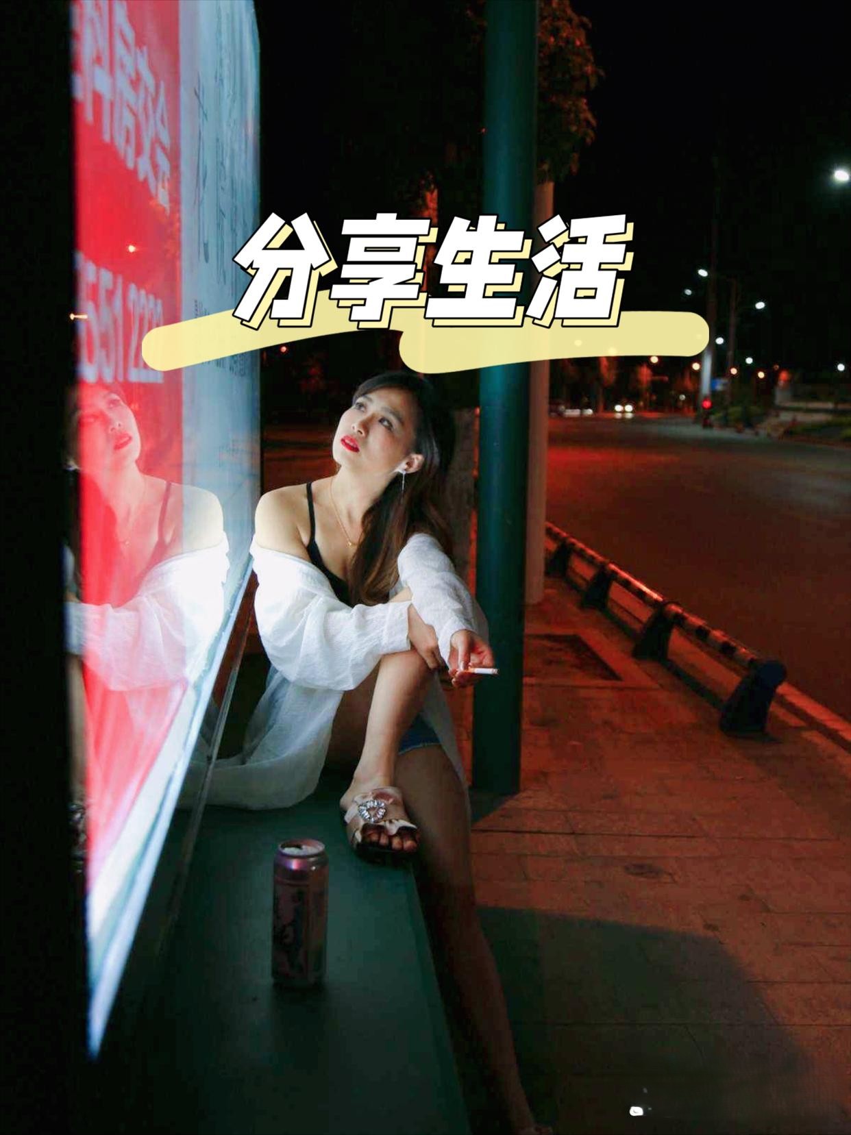 坐在角落的我,举起酒杯,看着那一圈圈涟漪,心头忽然涌上一阵莫名的