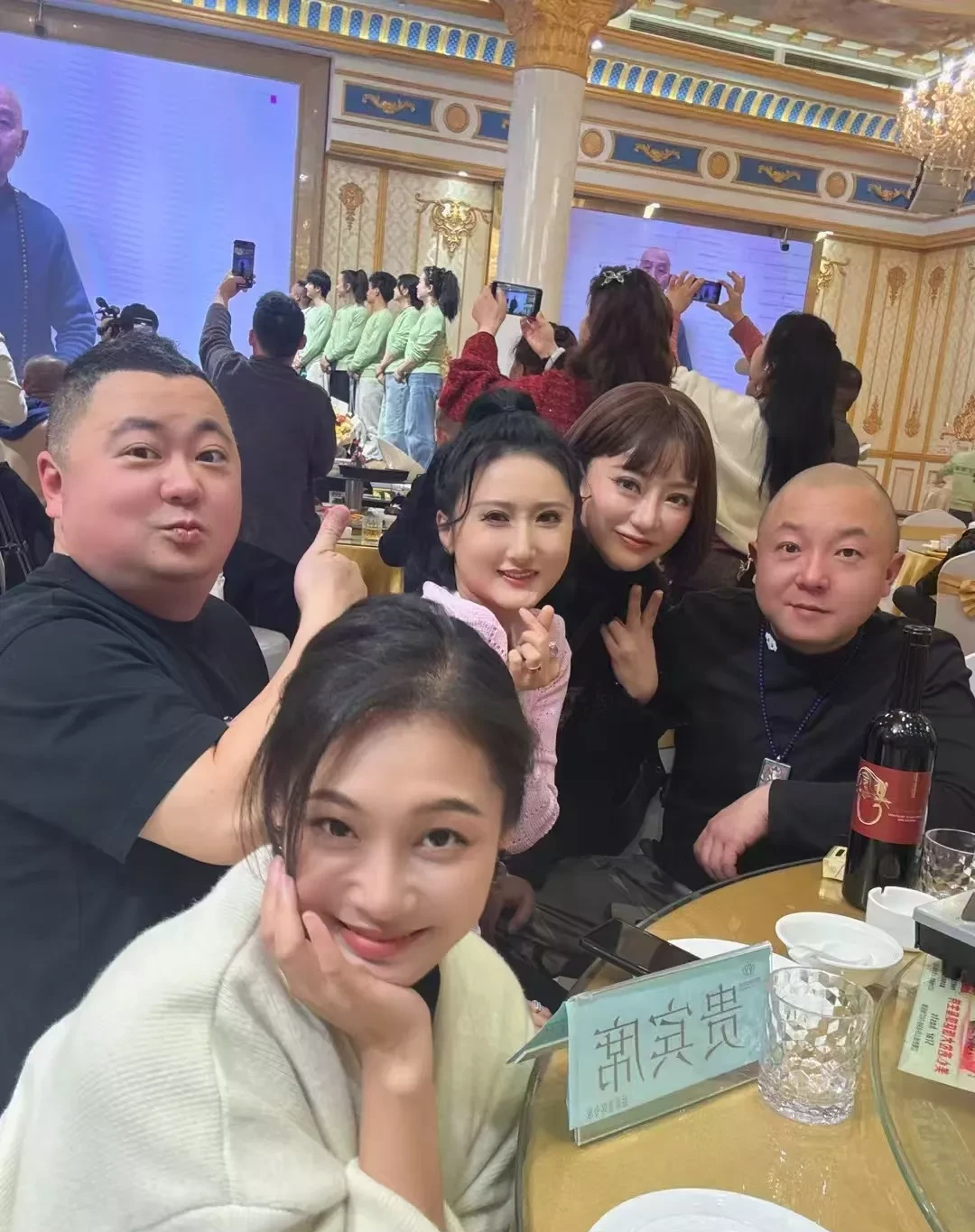 张星星,左眼镜,霍得转,向前看等众多熟悉的面孔悉数亮相,为这场仪式