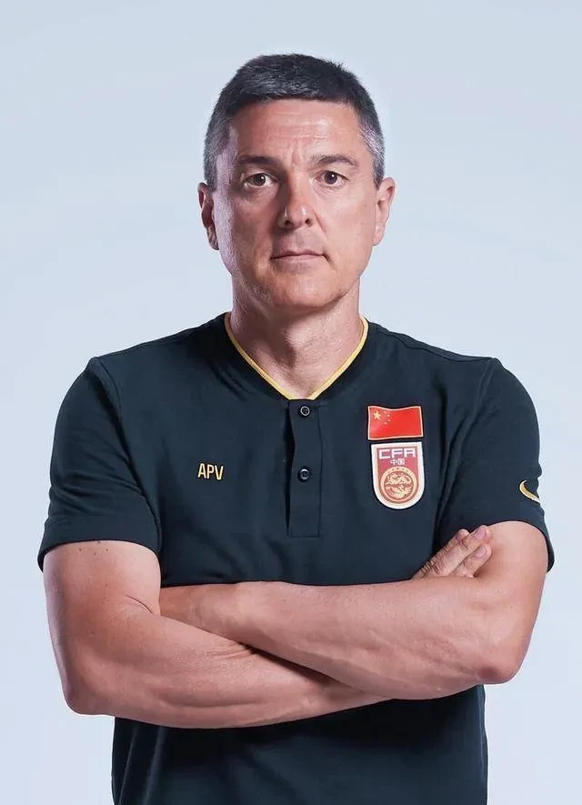 关于国足将任命久尔杰维奇担任临时主帅率队征战东亚杯的信息