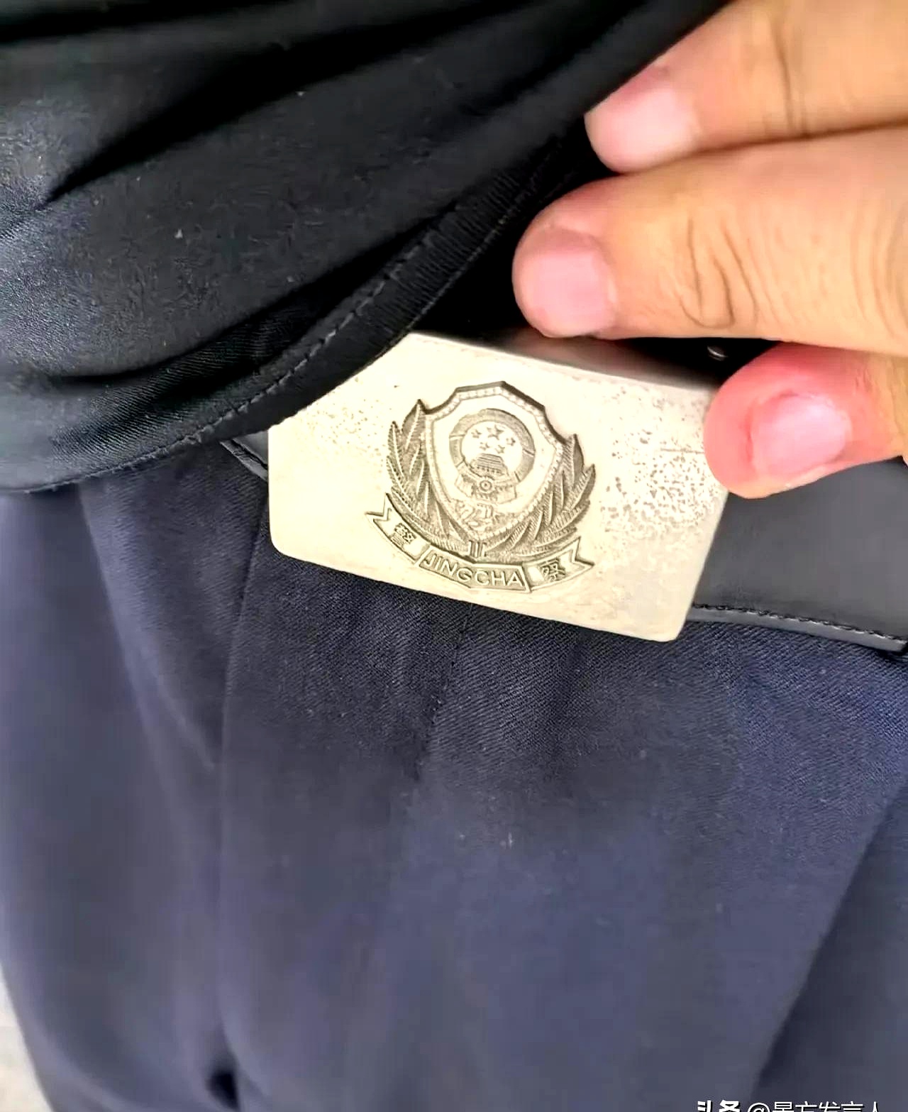 99%的警察都没用过这种警用腰带,多数警察都用图5,图6的腰带!