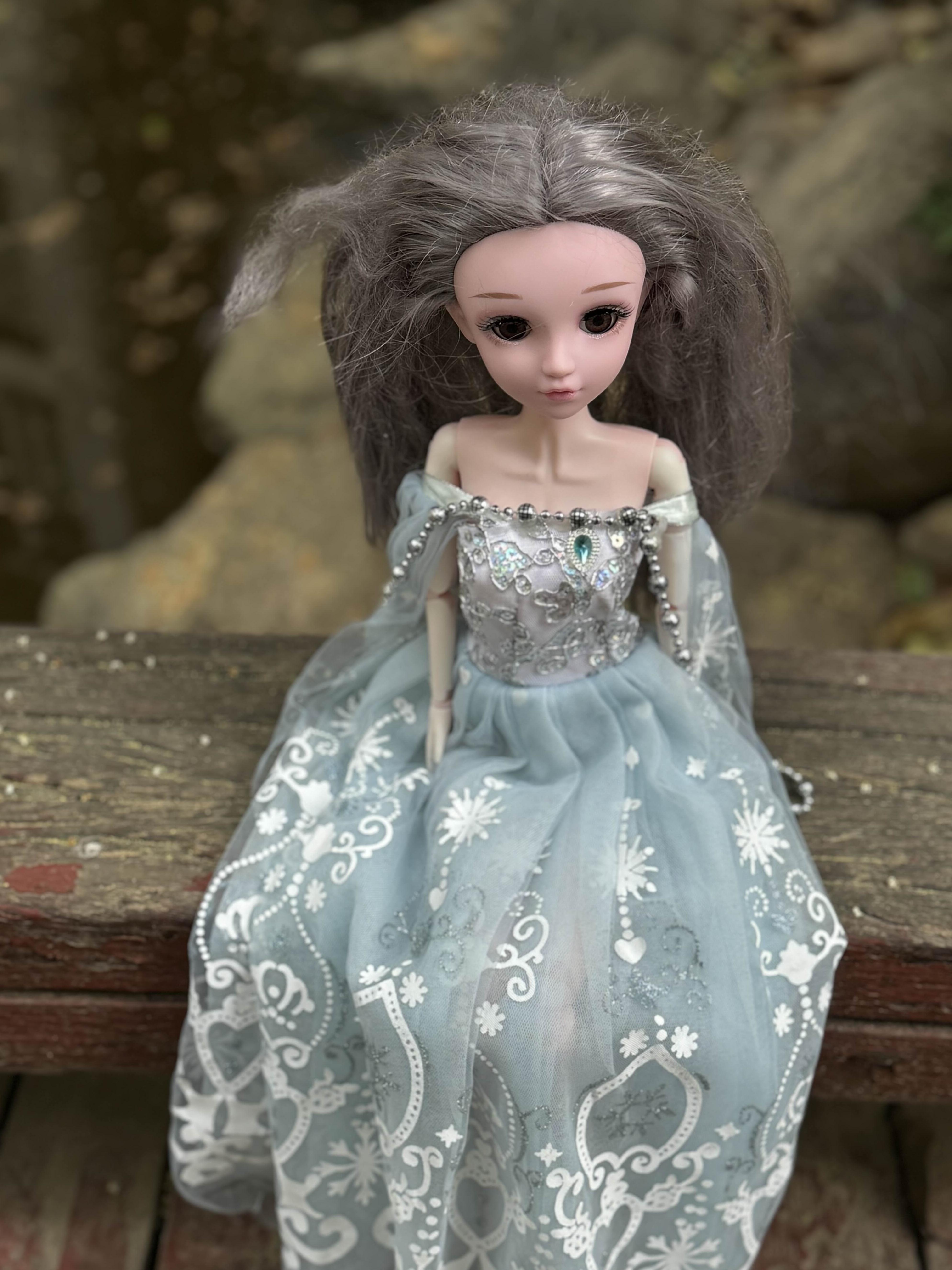 一个说:我家那位,像收水费的一样,每月一次,仓促地就走了